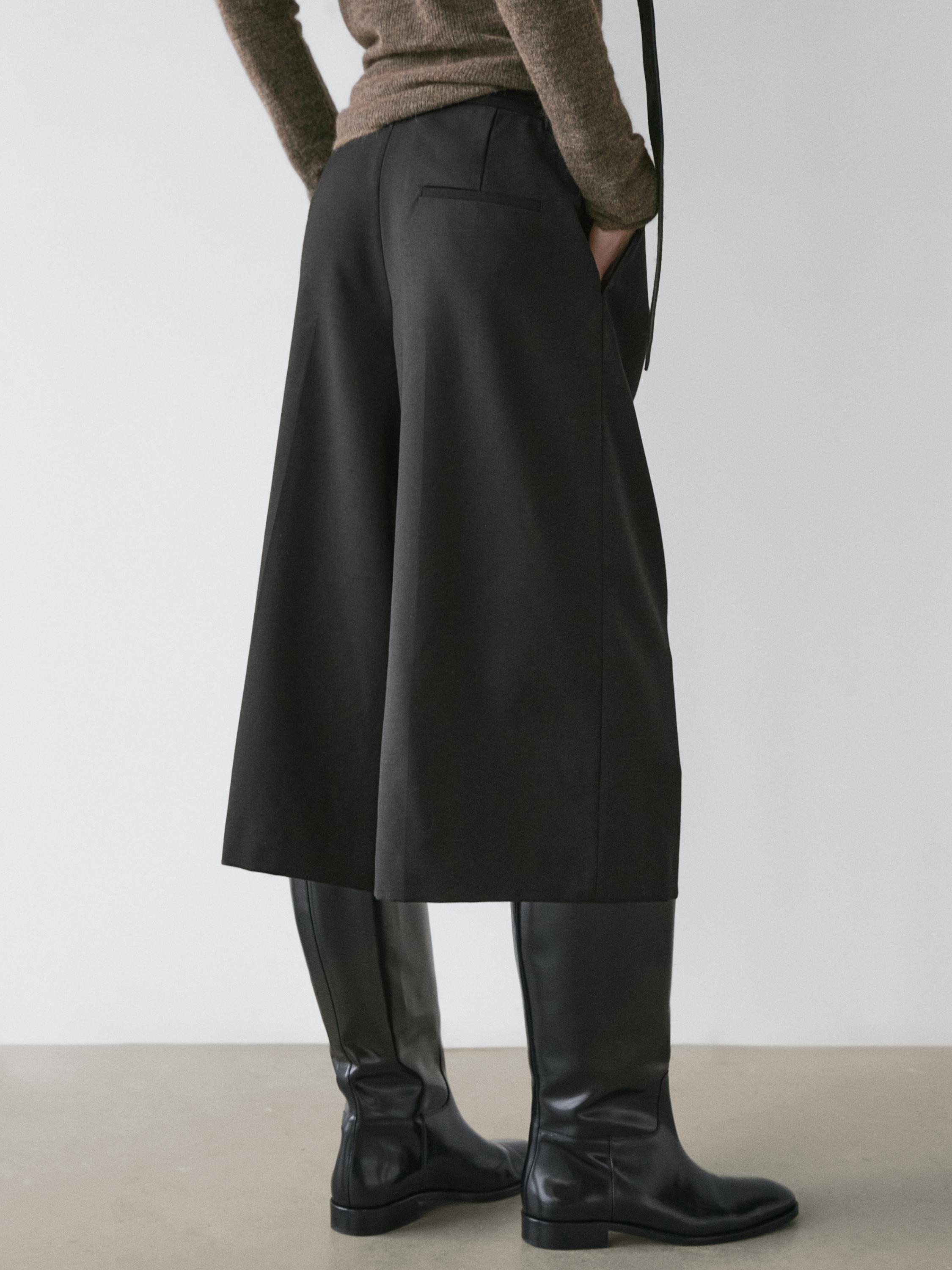 Long 100% wool Bermuda shorts